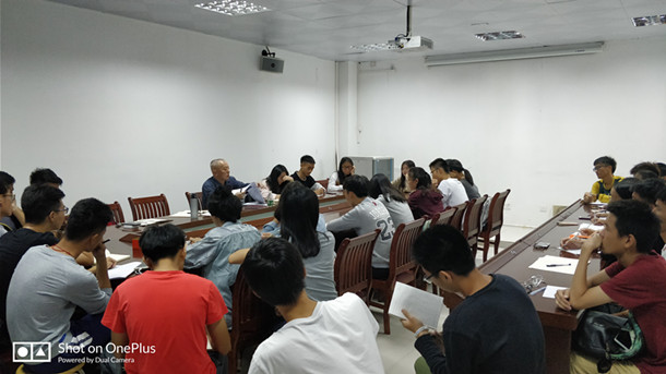 柯伟副书记主持学生干部座谈会_副本.jpg