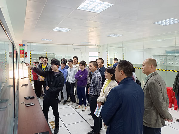 说明: C:\Users\gdouh\Desktop\湛江港（集团）股份有限公司到我校调研\22.jpg