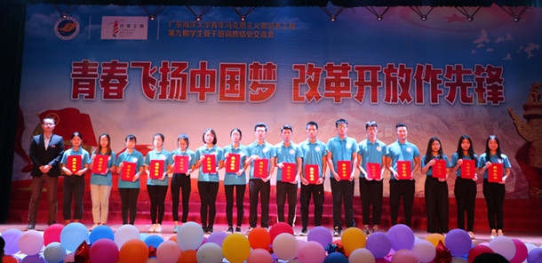 1545902787894802.jpg 颁奖_副本.jpg