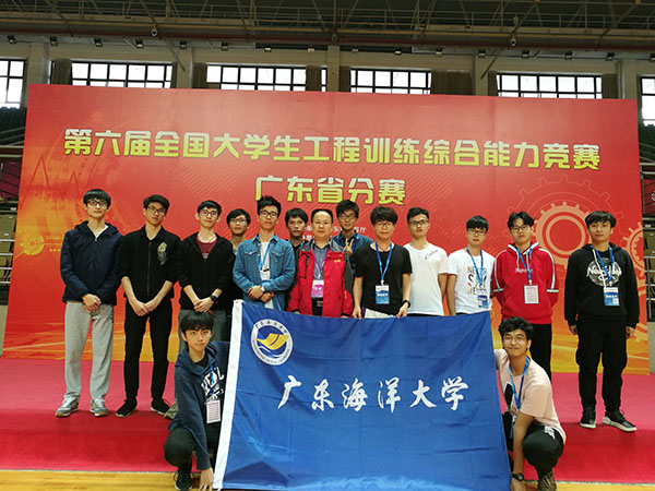 我校代表队在参赛现场合影1.jpg